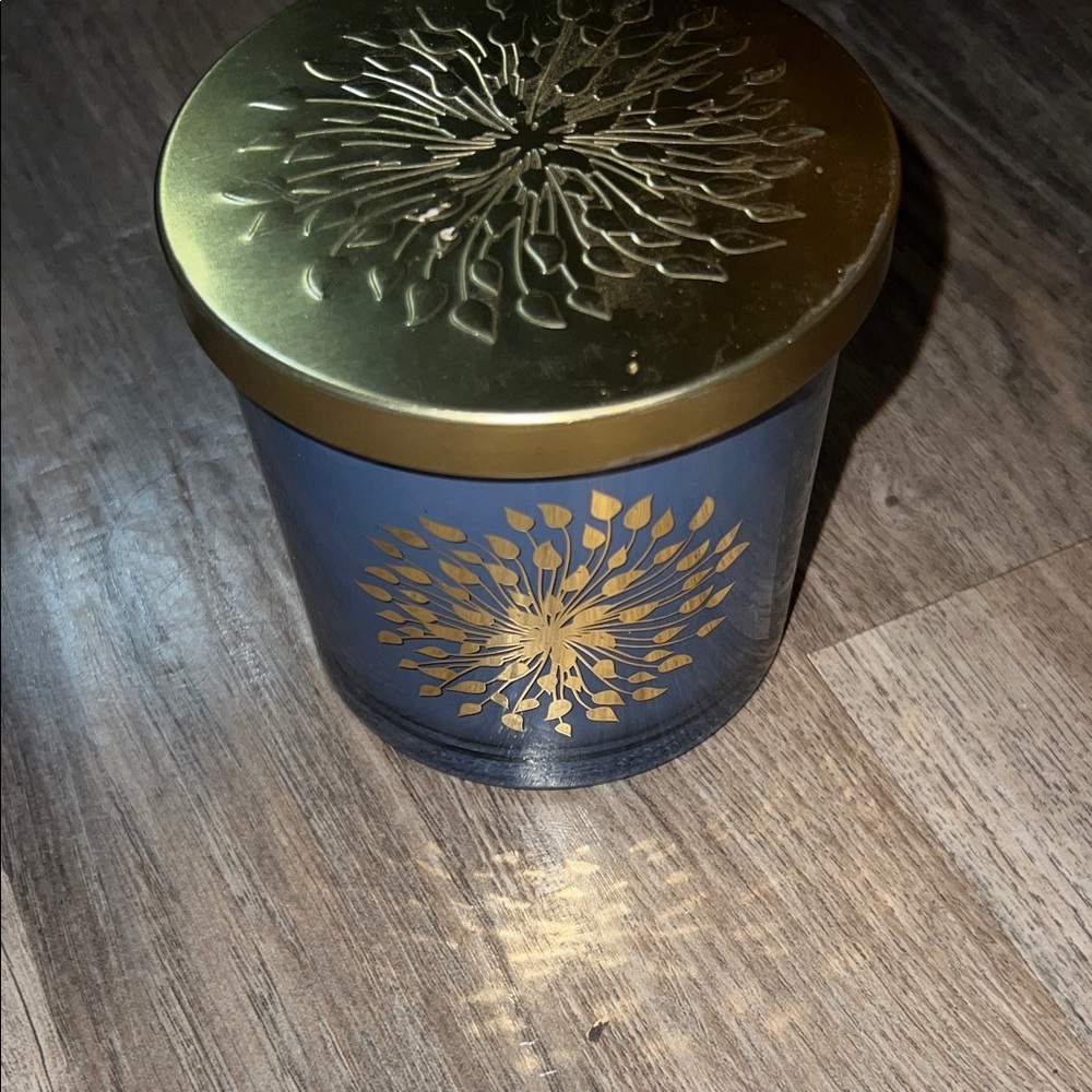 Bellevue Elegant Blue and Gold Candle with Decorative Lid new